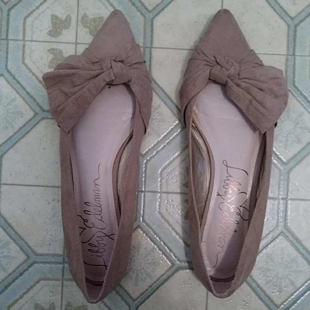 Pointy toed bow flats